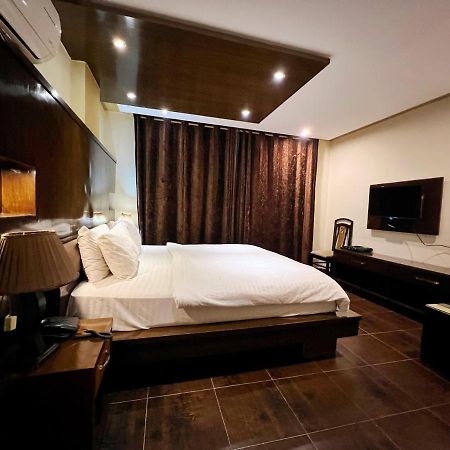 Bling Hotel International Multan Exteriér fotografie