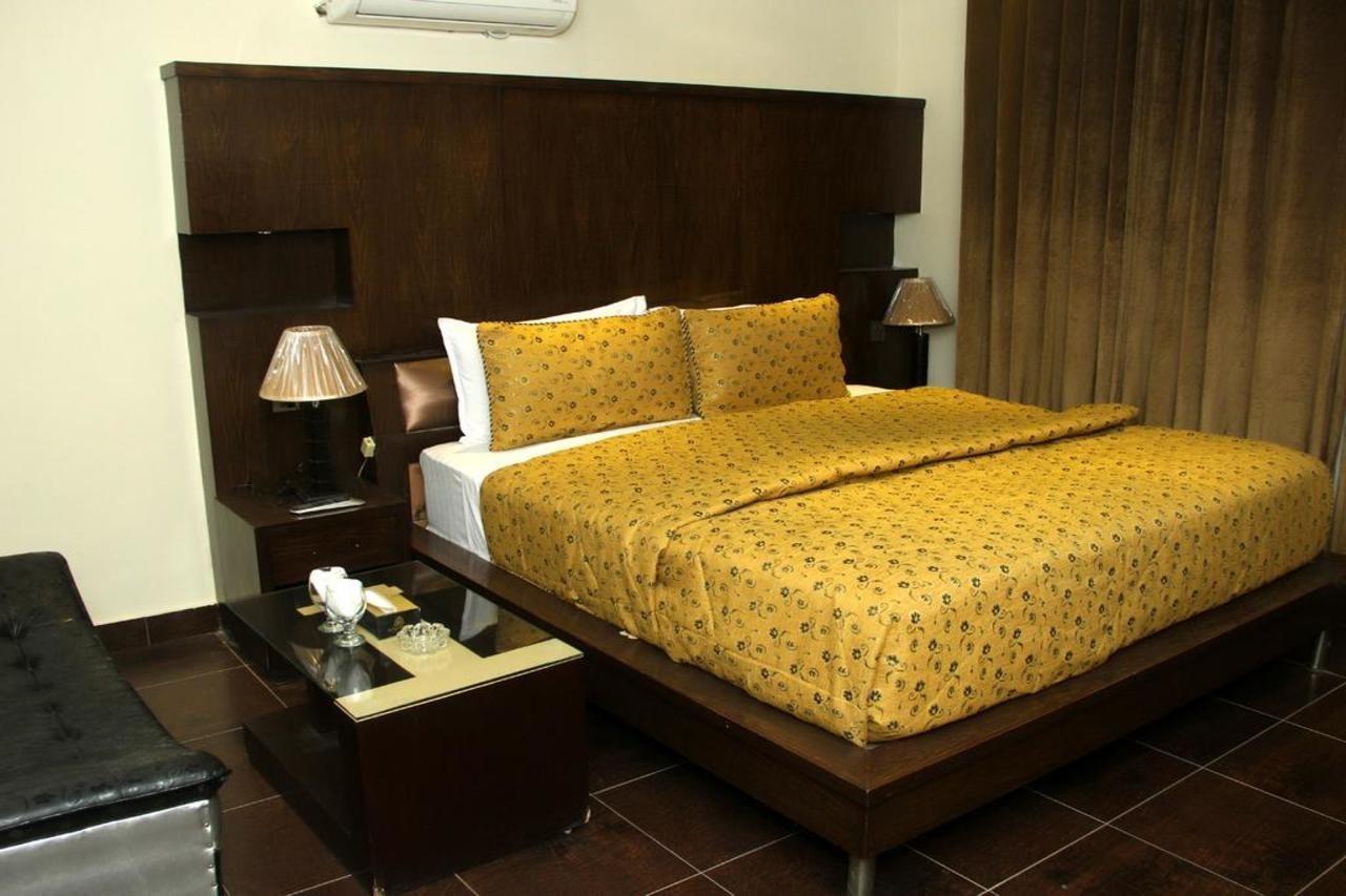 Bling Hotel International Multan Exteriér fotografie