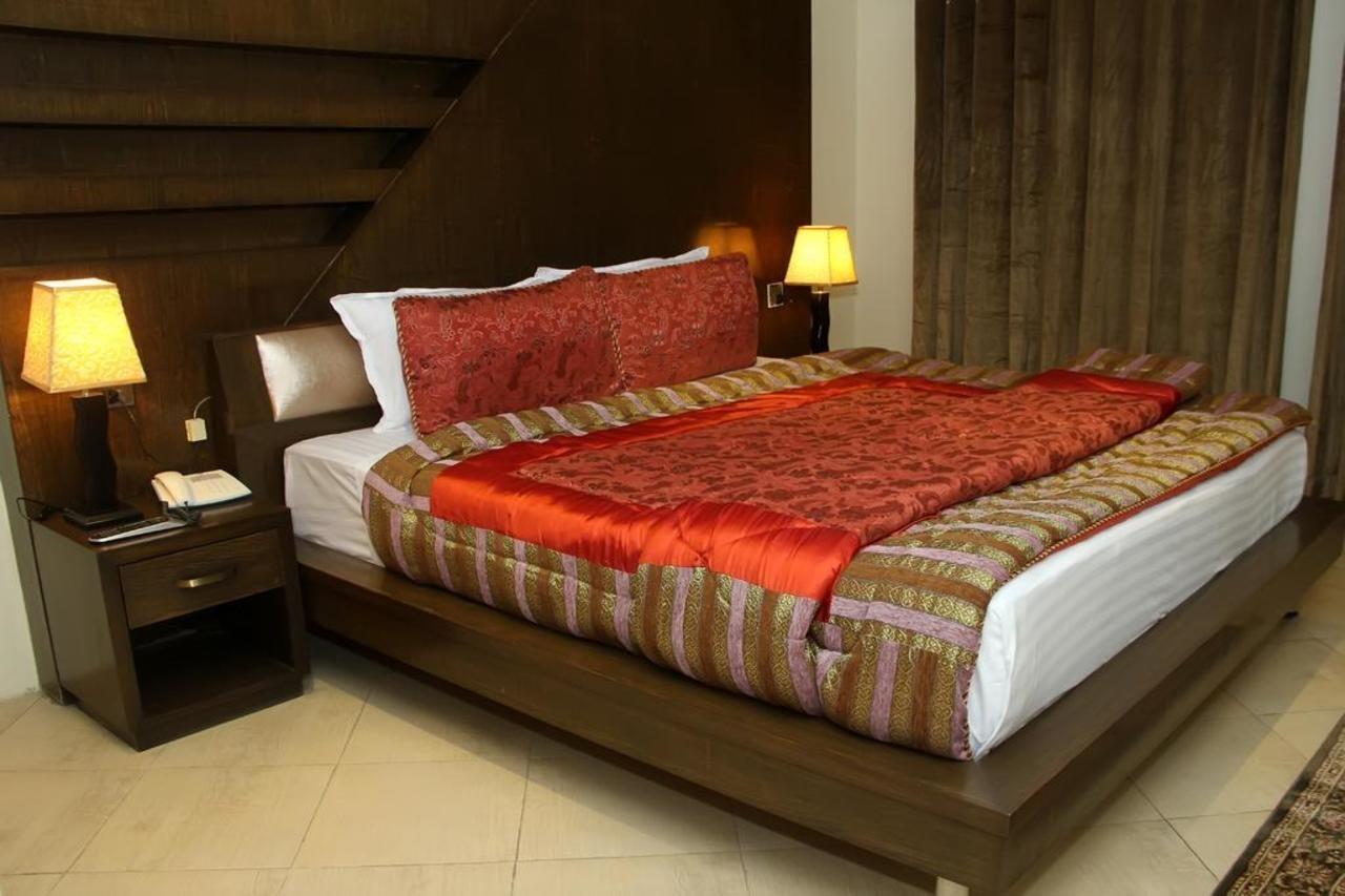 Bling Hotel International Multan Exteriér fotografie