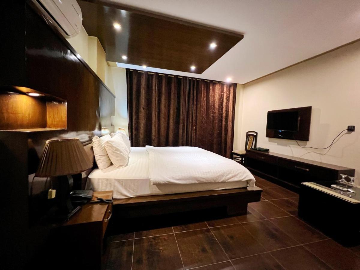 Bling Hotel International Multan Exteriér fotografie