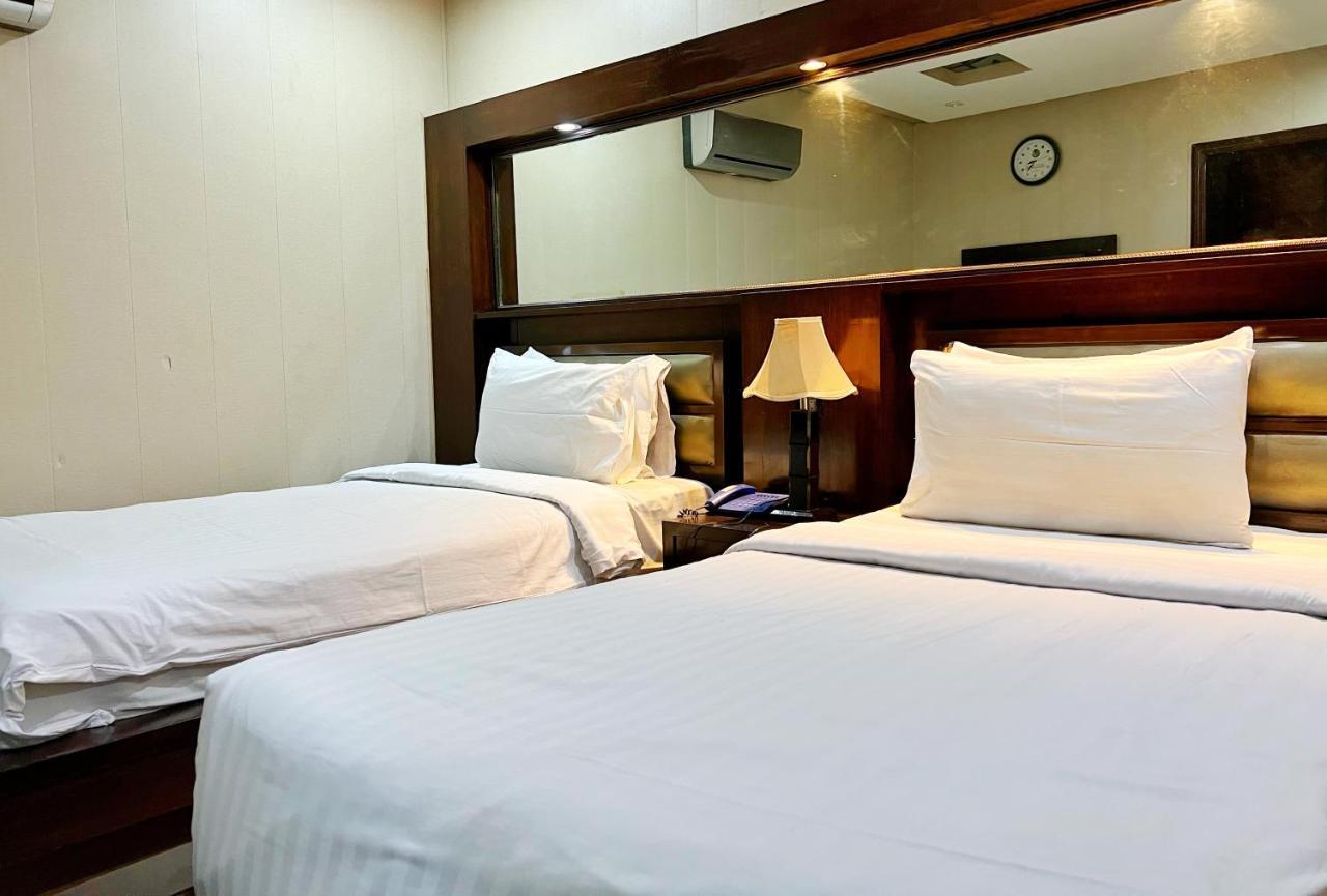 Bling Hotel International Multan Exteriér fotografie