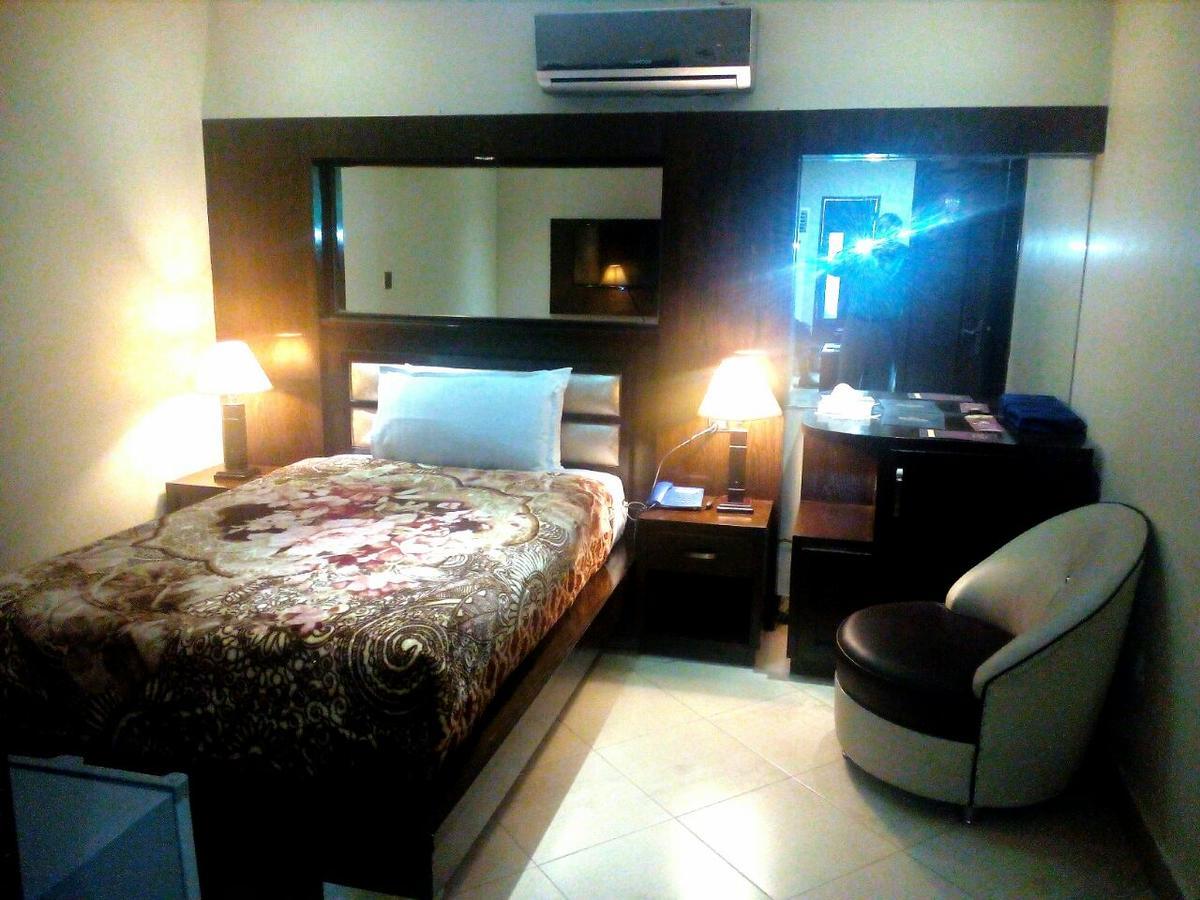 Bling Hotel International Multan Exteriér fotografie