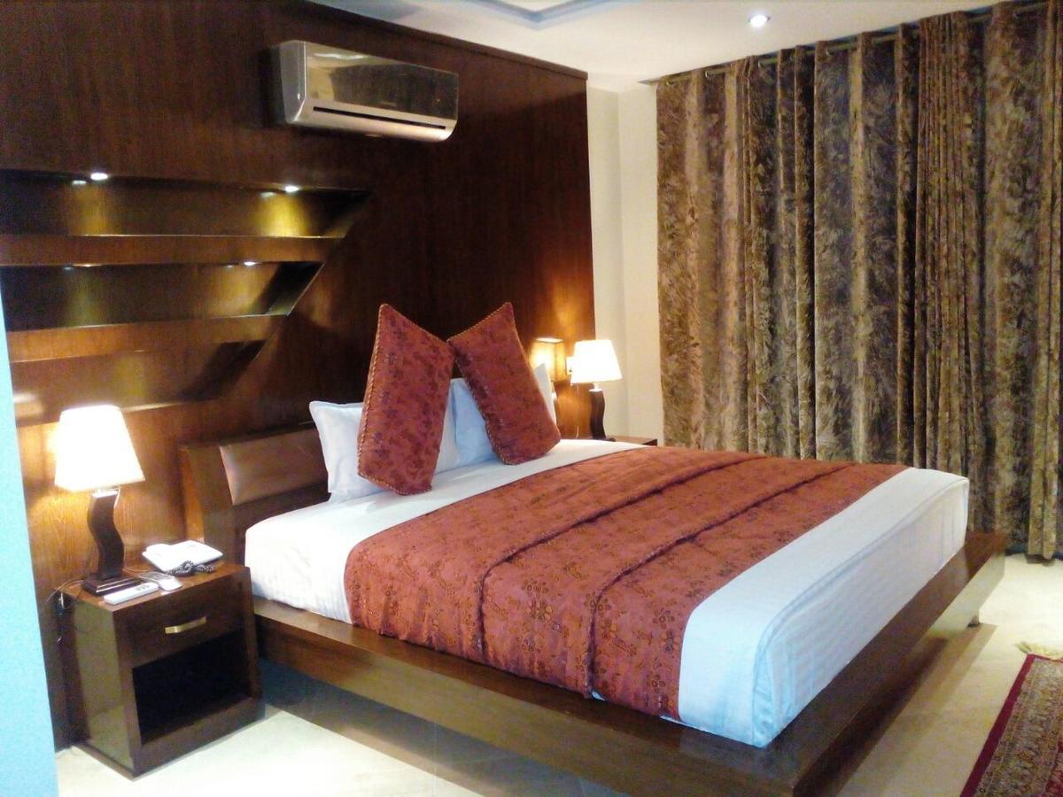 Bling Hotel International Multan Exteriér fotografie