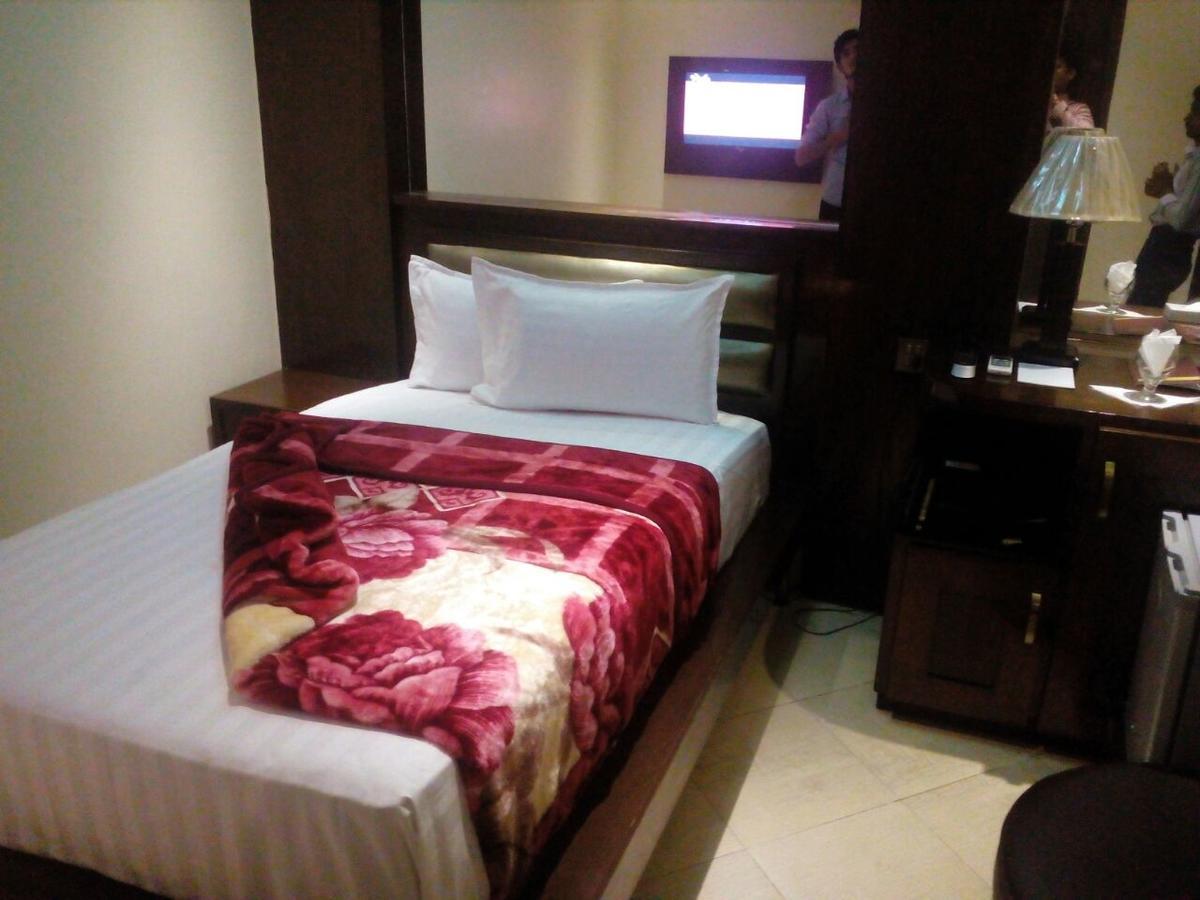 Bling Hotel International Multan Exteriér fotografie