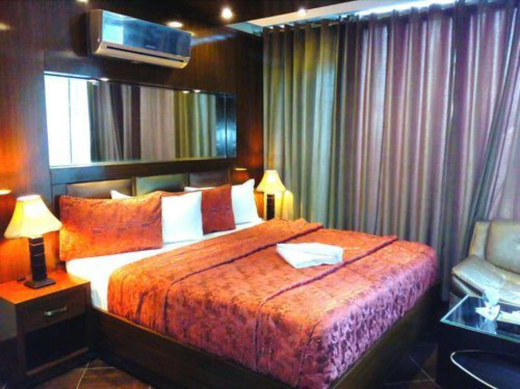 Bling Hotel International Multan Exteriér fotografie