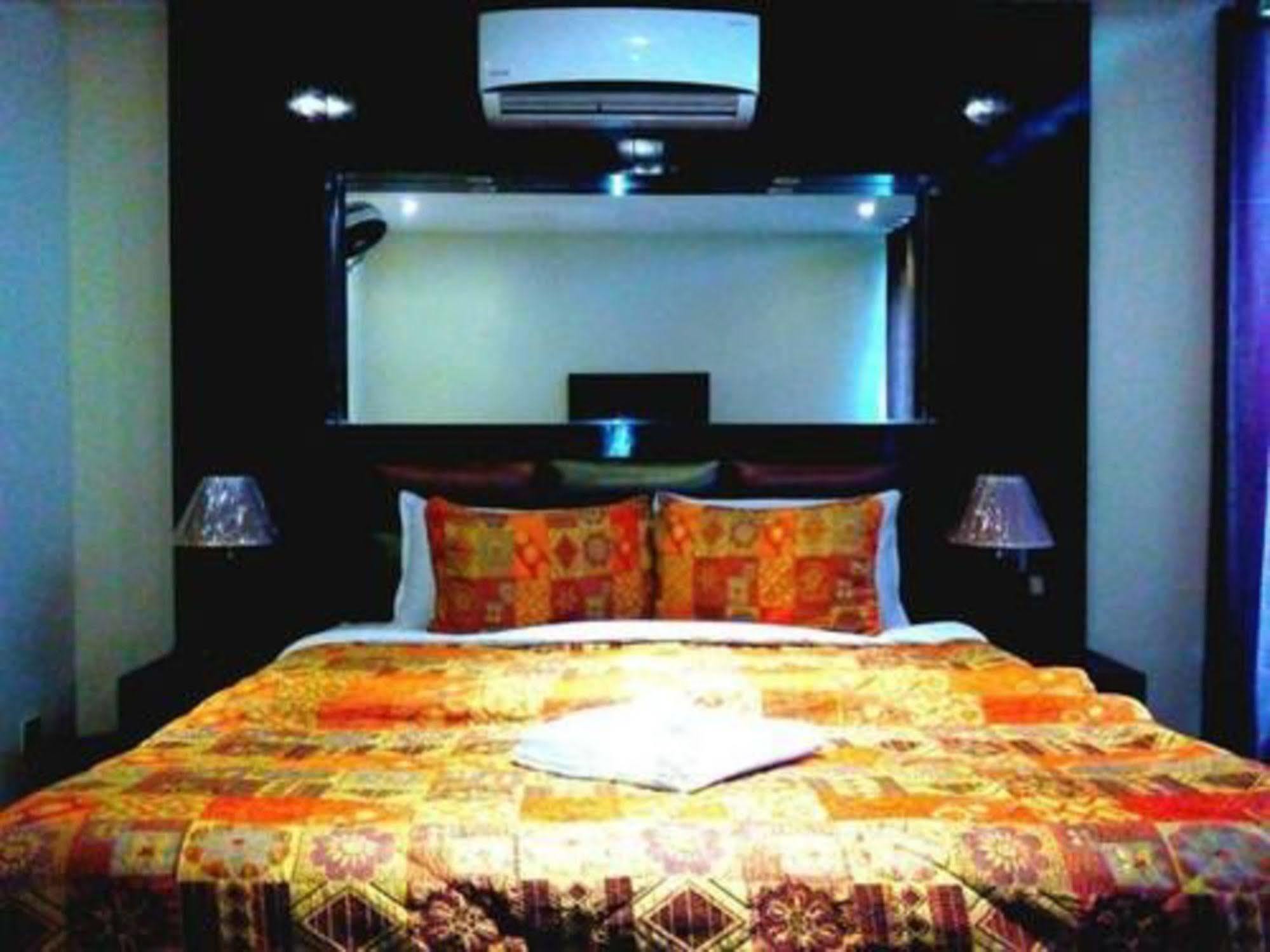 Bling Hotel International Multan Exteriér fotografie